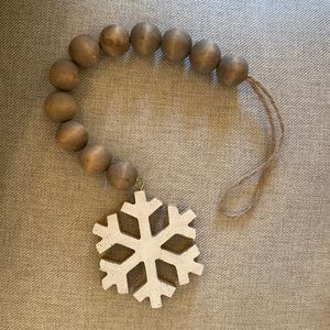 Snowflake bead decor